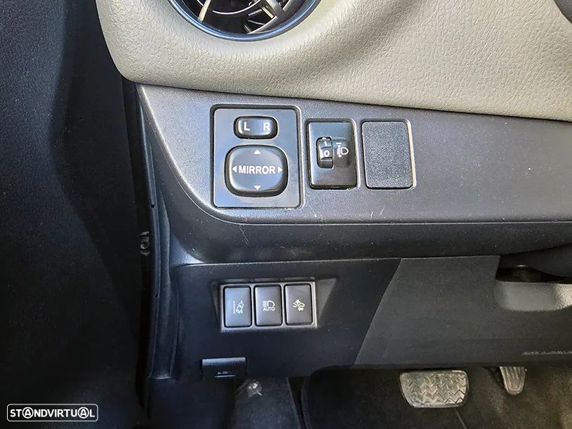 Toyota Yaris 1.5 HSD Exclusive+P.Luxury - 18