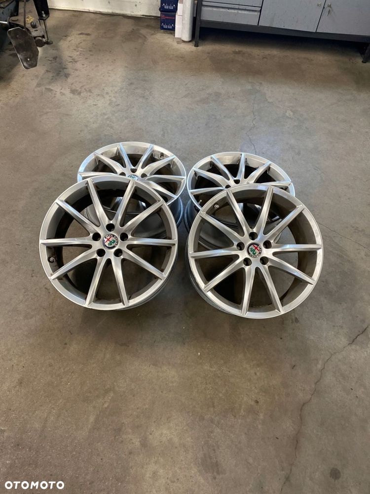 Felgi Aluminiowe Alfa Romeo Stelvio 5x110 8jx19 et34 - 3