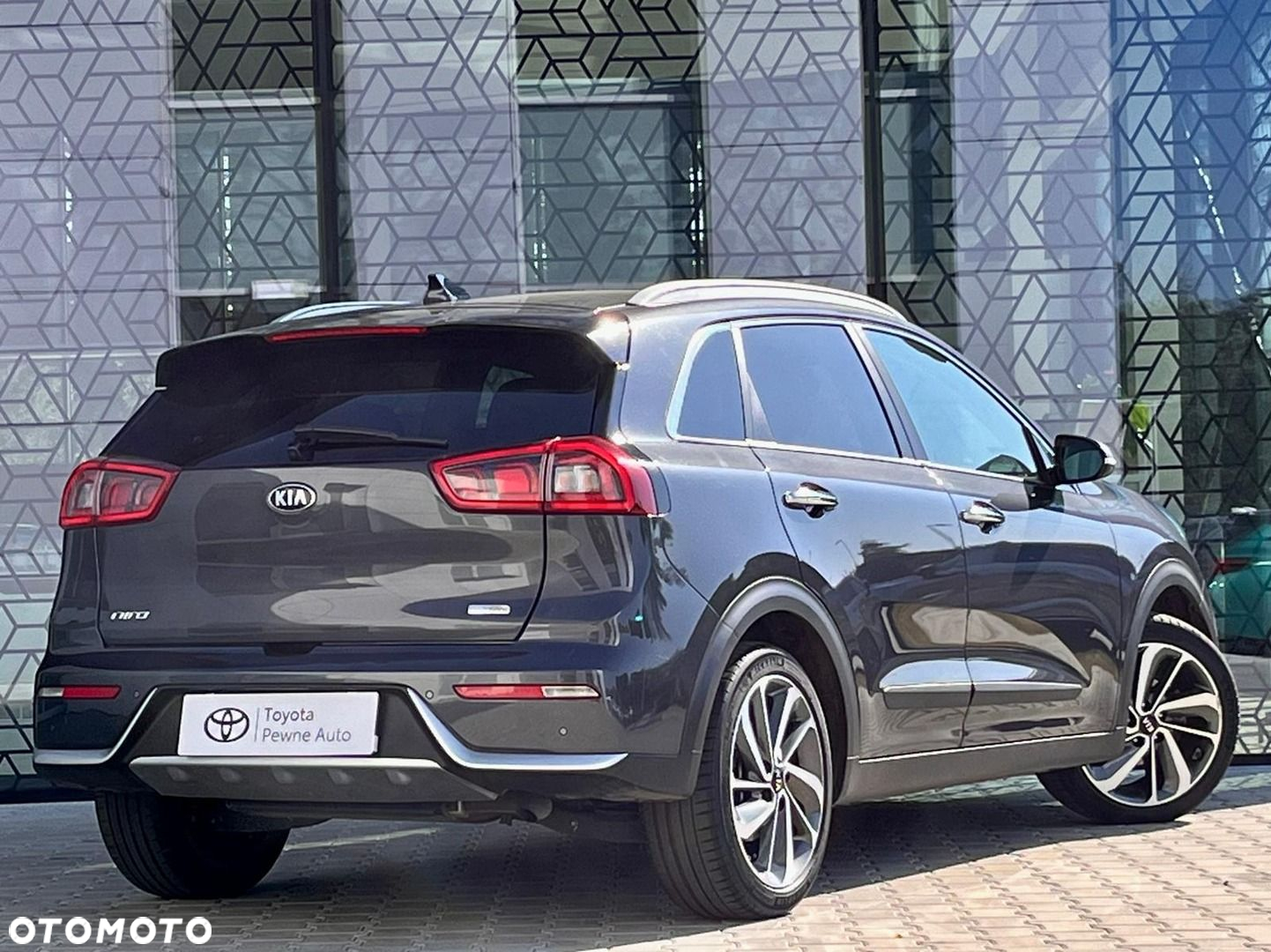 Kia Niro 1.6 GDI Hybrid L - 12