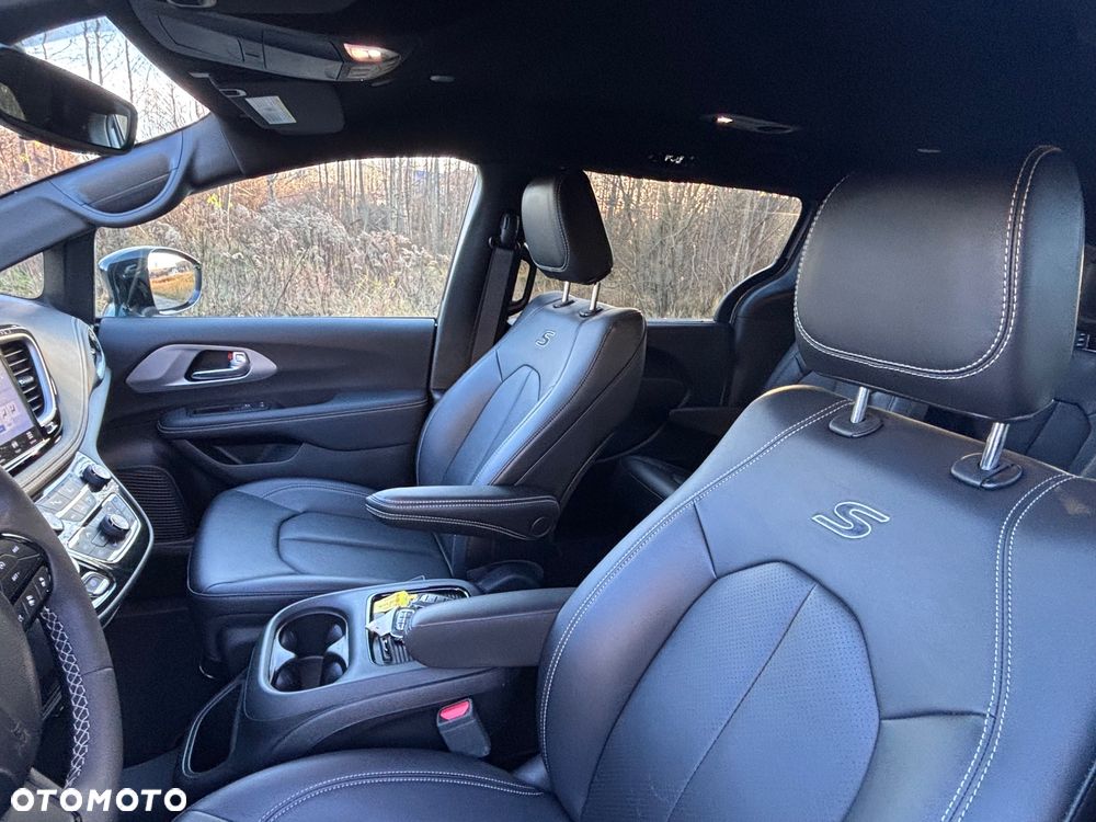 Chrysler Pacifica - 17