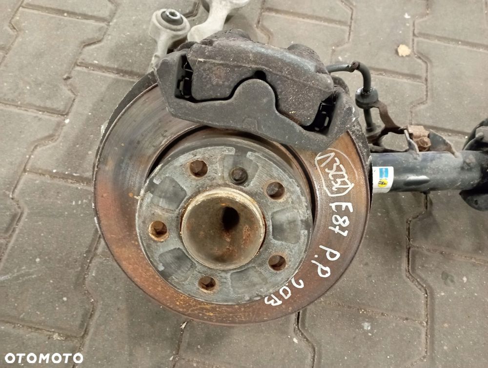 BMW 1 E87 1.6 116i ZWROTNICA PRAWY PRZÓD - 2