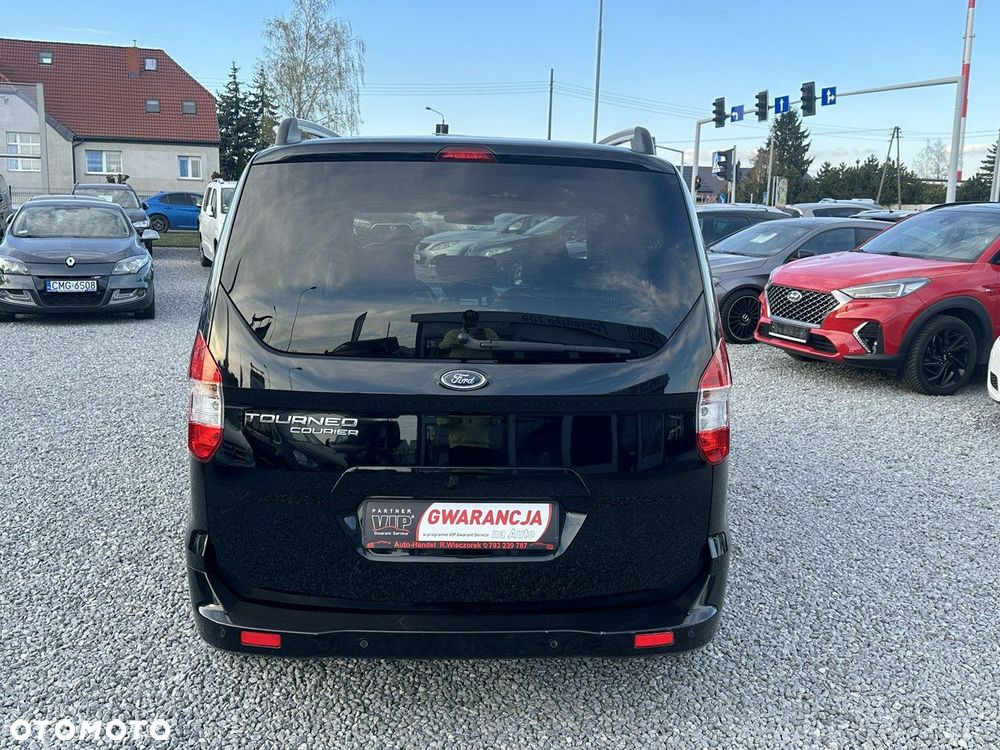 Ford Tourneo Courier - 25