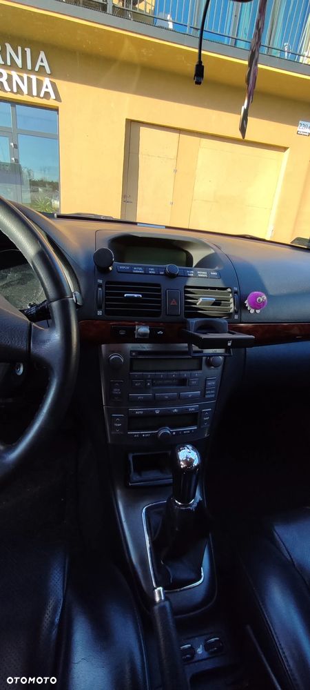 Toyota Avensis 2.0 VVT-i High - 20