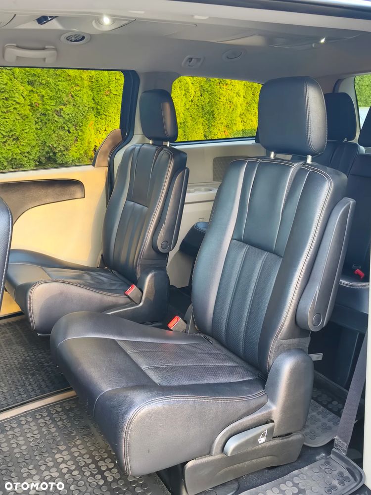 Dodge Grand Caravan - 10