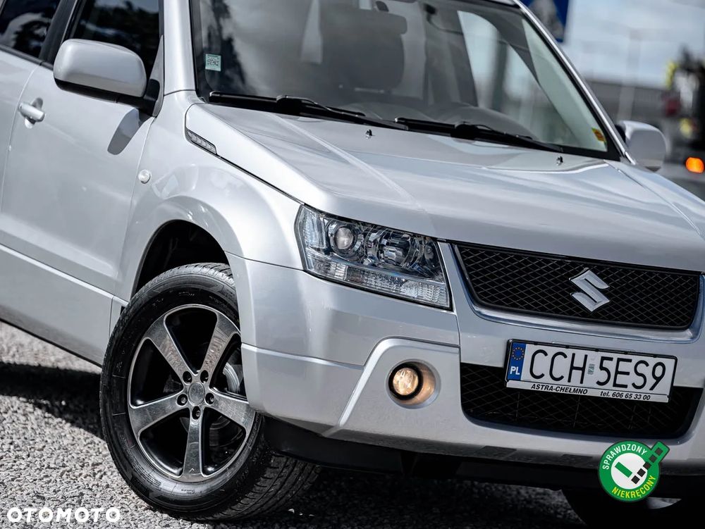 Suzuki Grand Vitara 2.0 Comfort + - 12