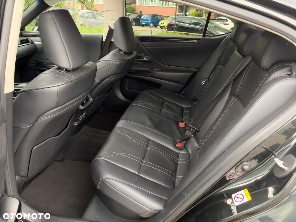 Lexus ES 300h Prestige - 22