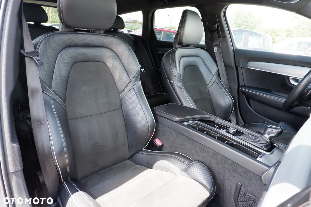 Volvo V90 T5 R-Design - 9