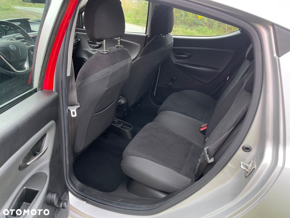 Lancia Ypsilon - 11