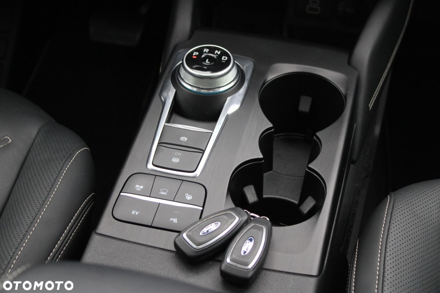 Ford Kuga - 25