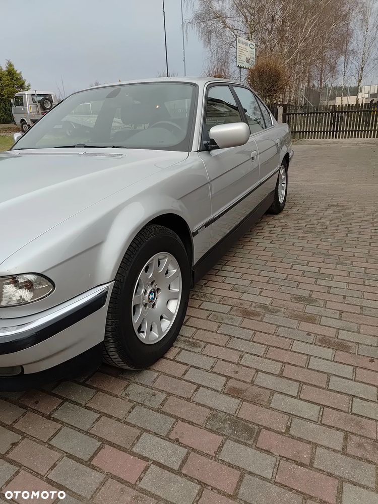 BMW Seria 7 740i - 12