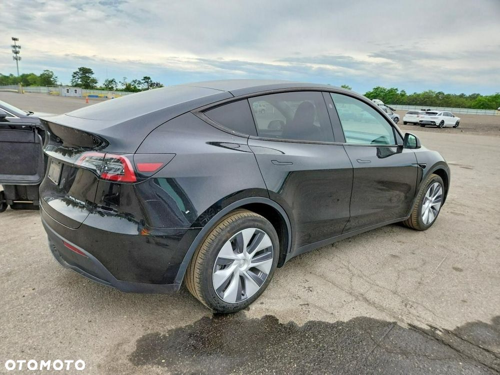Tesla Model Y 2023 photo 4