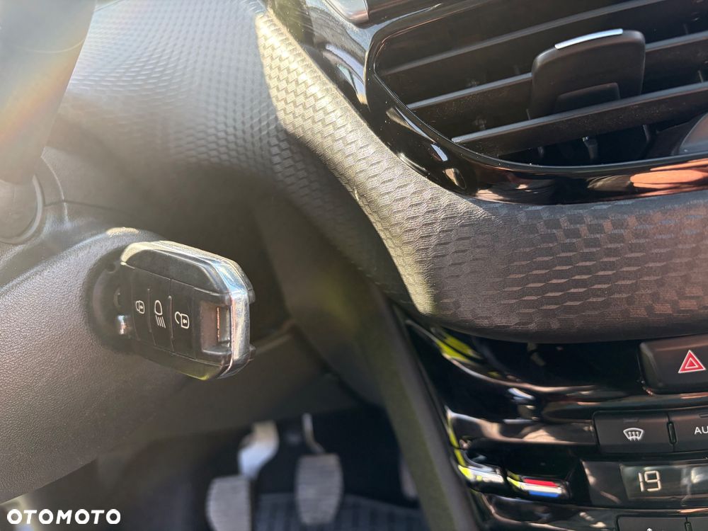 Peugeot 2008 PureTech 130 GPF Stop&Start Crossway - 32