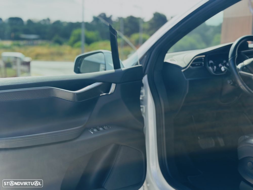 Tesla Model X 100D — fotografia 4