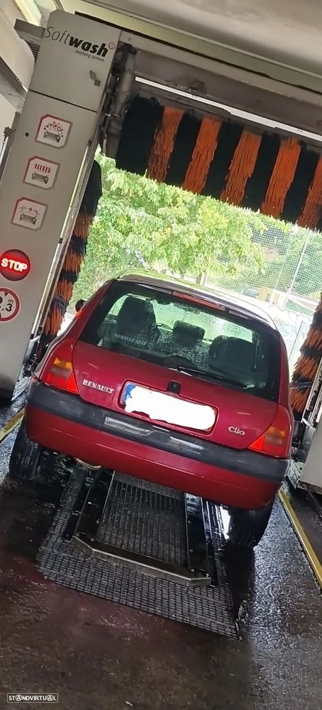 Renault Clio 1.2 RXE - 1