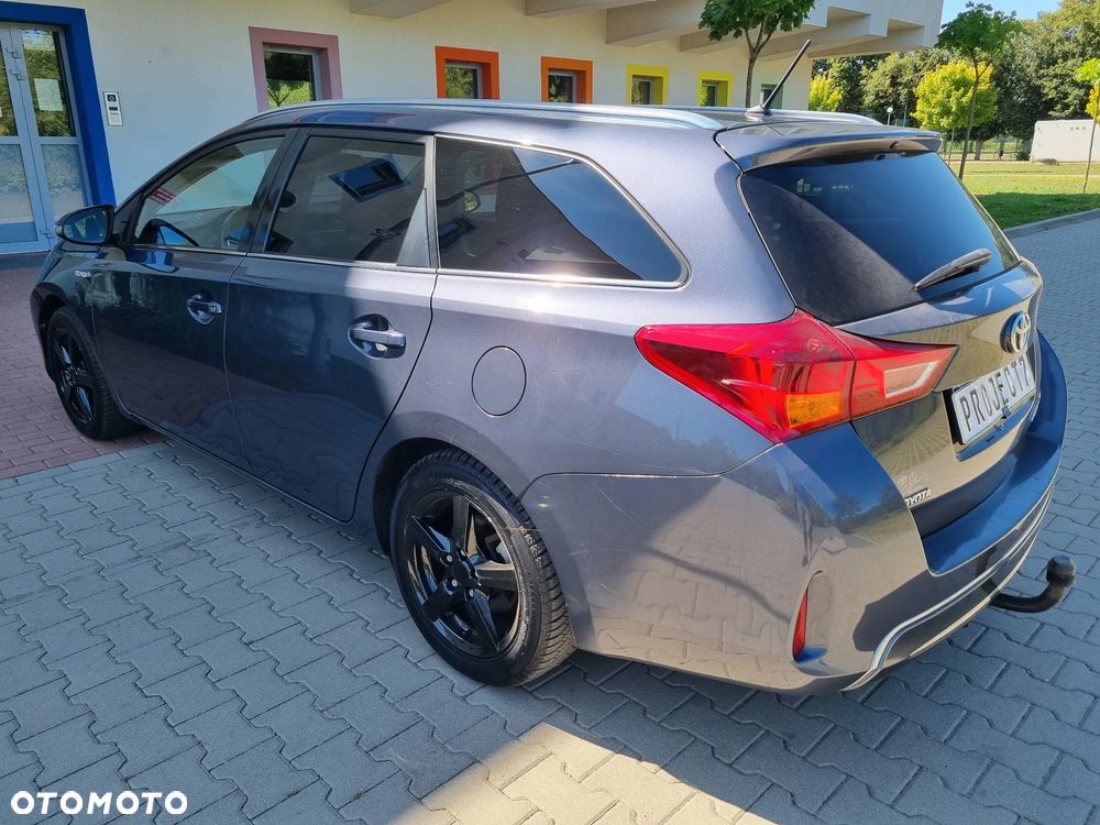 Toyota Auris 2014 photo 3