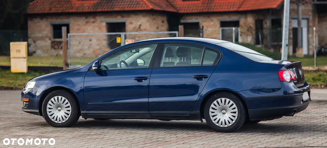 Volkswagen Passat 1.6 Comfortline - 12