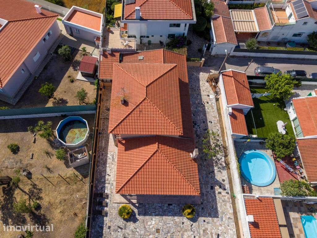 EXCLUSIVO | MORADIA T4 NA COTOVIA, SESIMBRA COM ENORME POTENCIAL - Grande imagem: 3/60