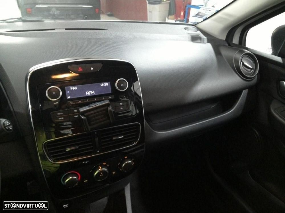 Renault Clio Van - 6