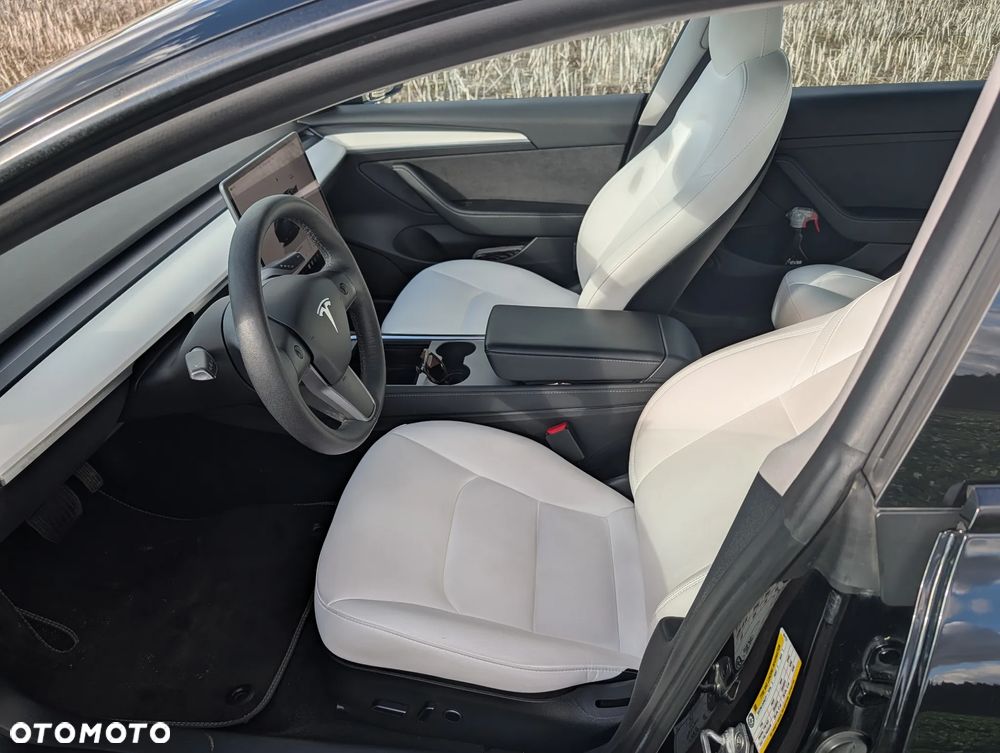 Tesla Model 3 - 11