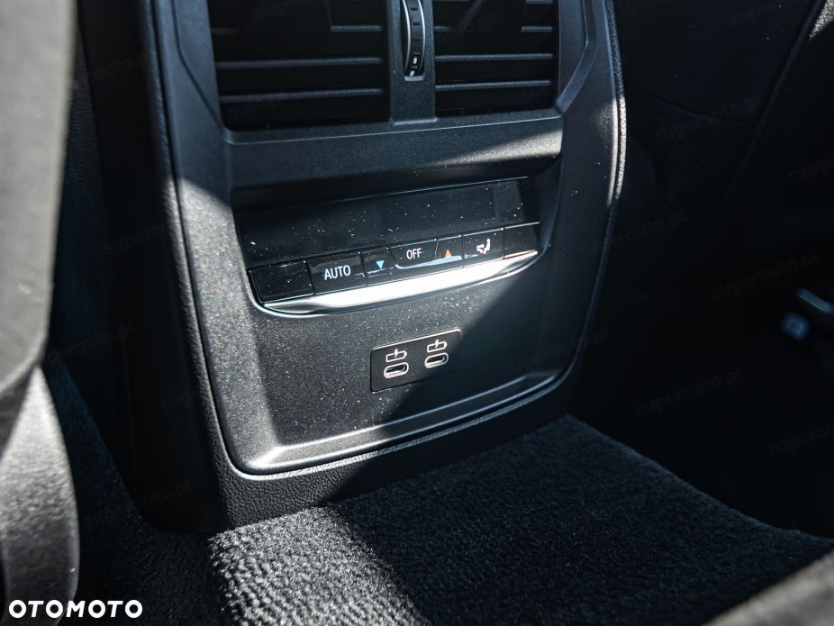 BMW Seria 3 330i xDrive M Sport - 29