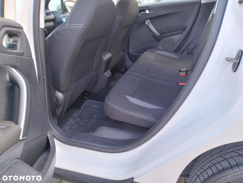 Peugeot 2008 - 10