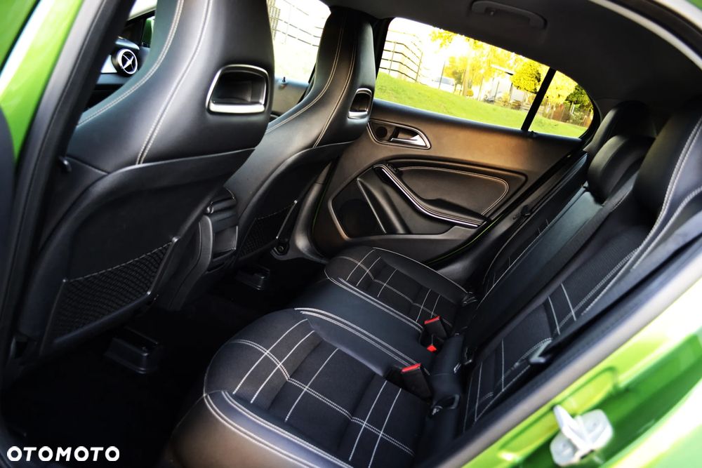 Mercedes-Benz GLA 180 d Activity Edition - 27