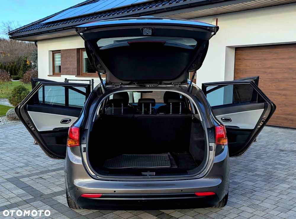 Kia Ceed 1.6 GDI ISG Dream-Team Edition - 12