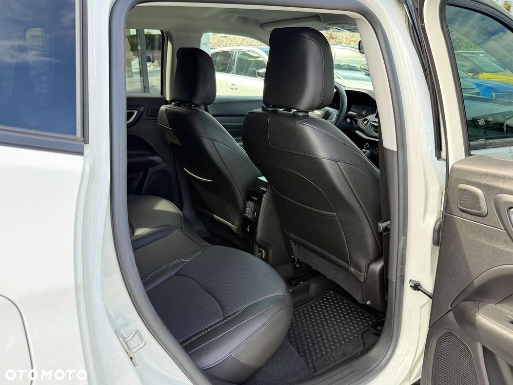 Jeep Compass - 36