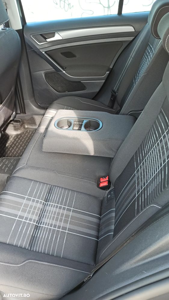 Volkswagen Golf - 5