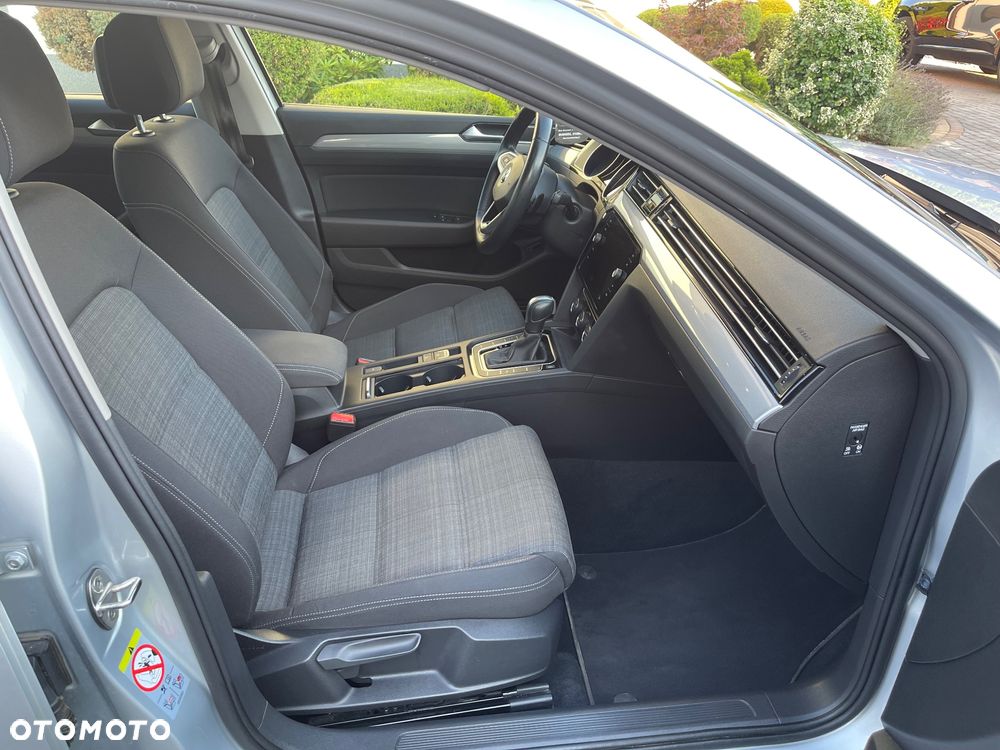 Volkswagen Passat - 16