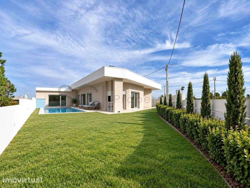 Moradia térrea T3+1 com piscina, lote de 440 m², perto da A2 e de L...