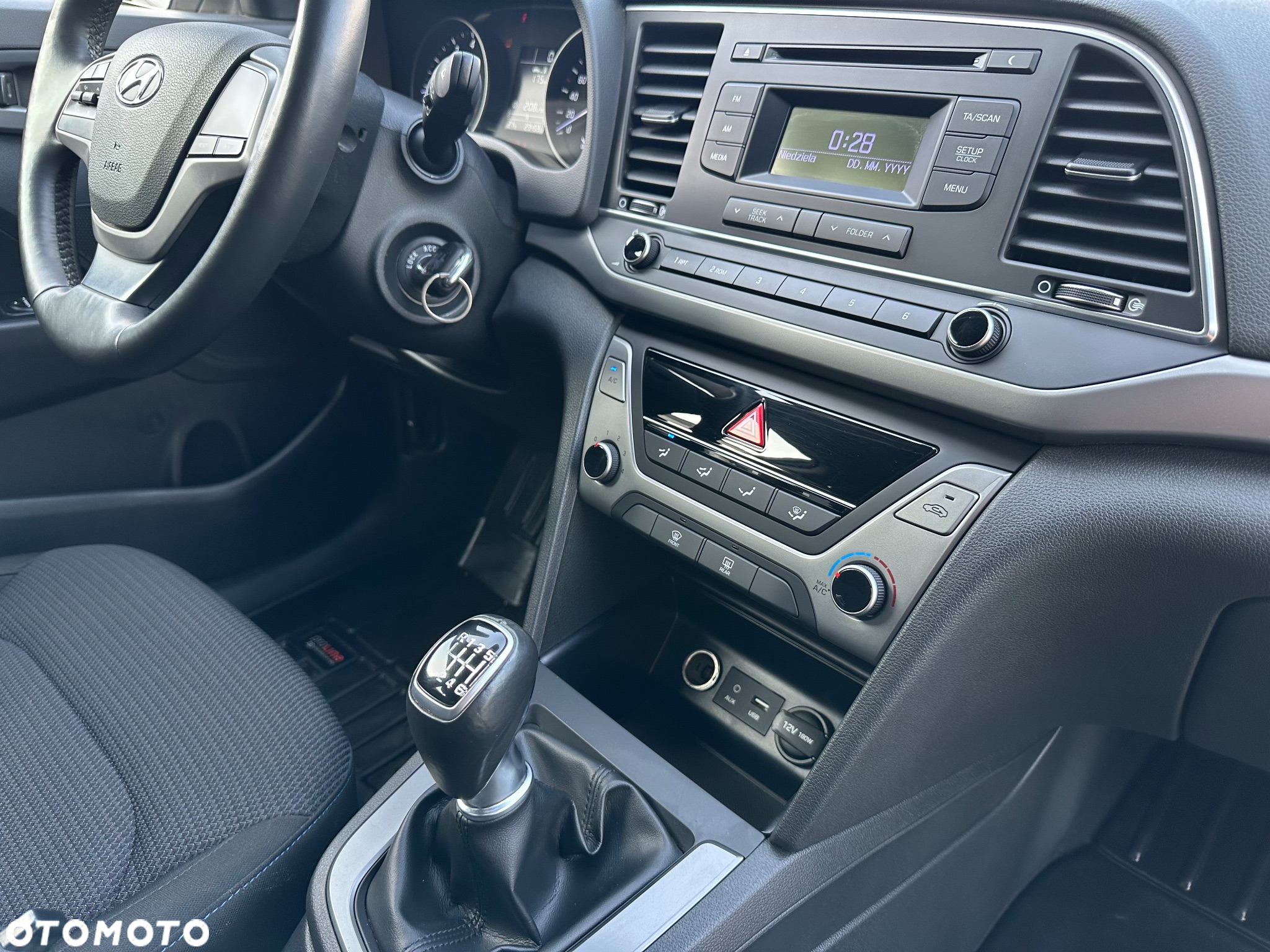 Hyundai Elantra 1.6 Comfort - 25