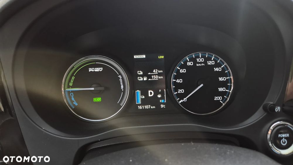 Mitsubishi Outlander - 32