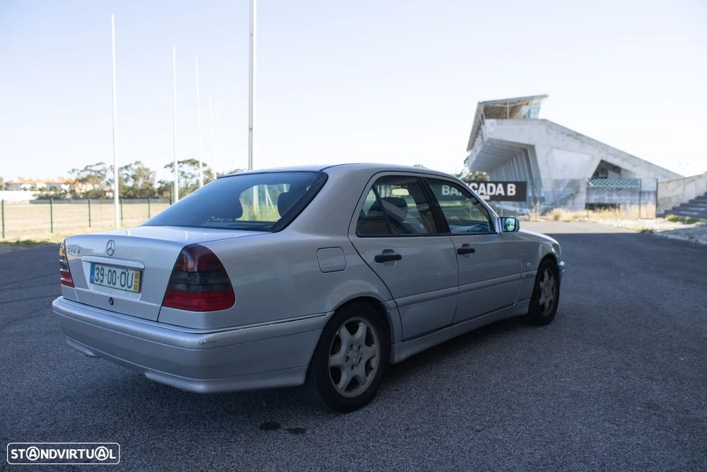 Mercedes-Benz C 180 - 5