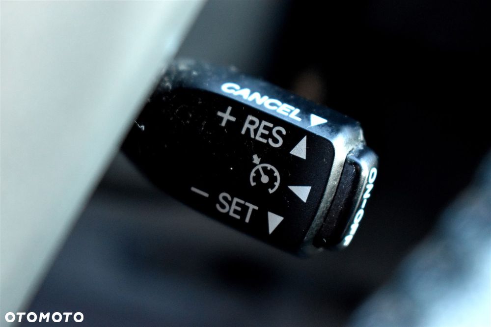 Toyota Prius (Hybrid) Executive - 30