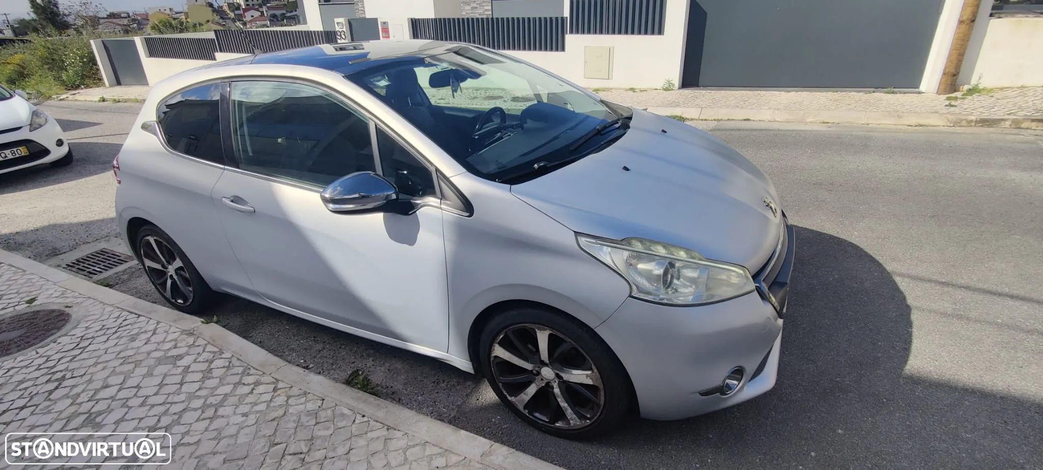 Peugeot 208 1.6 e-HDi Ice Velvet - 1