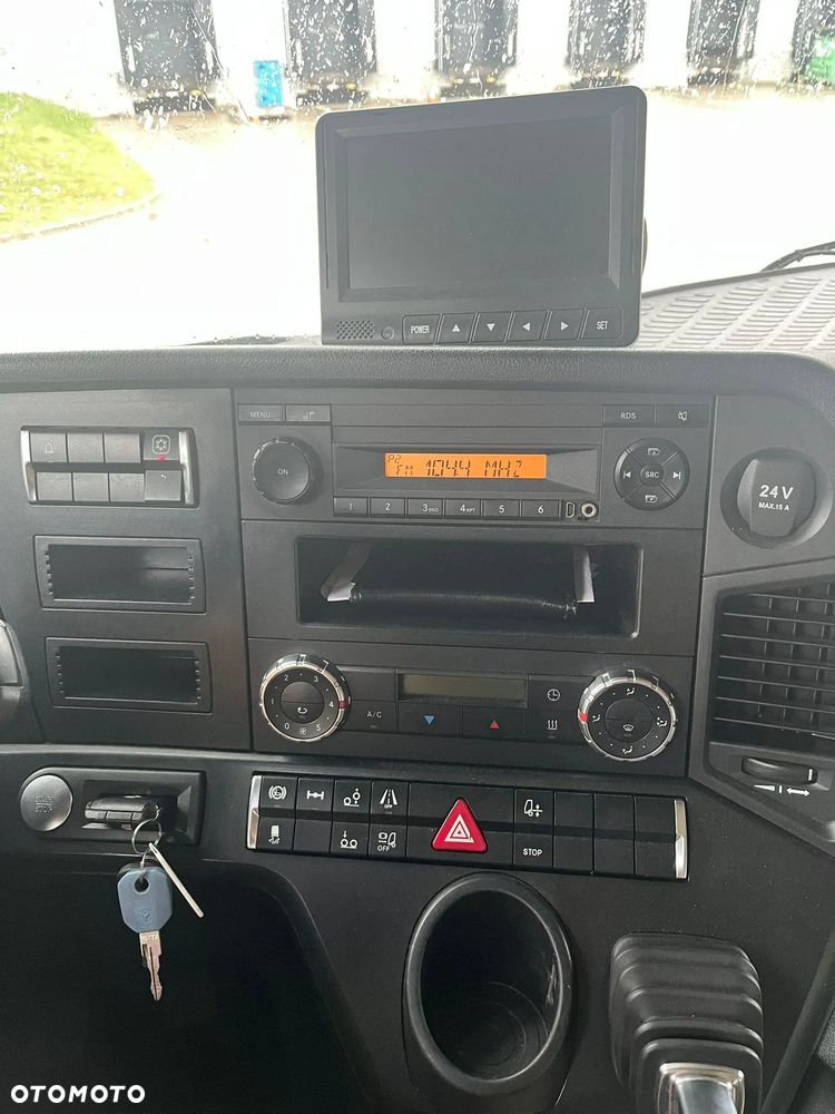 Mercedes-Benz Actros - 21