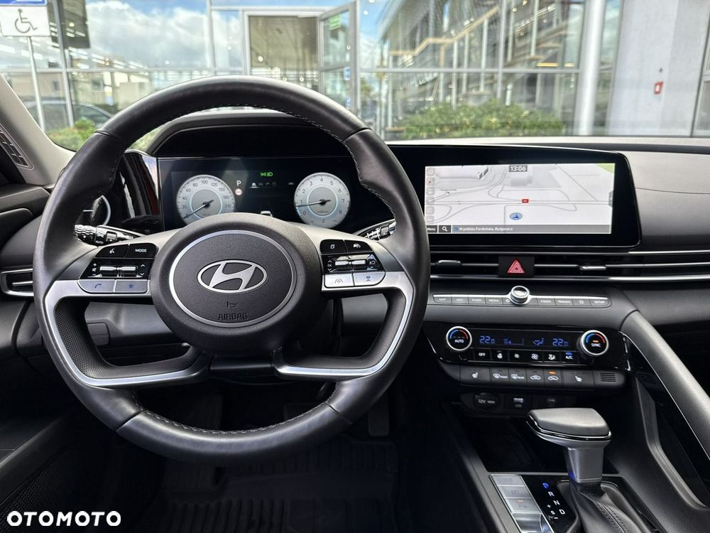 Hyundai Elantra 1.6 Executive CVT - 12