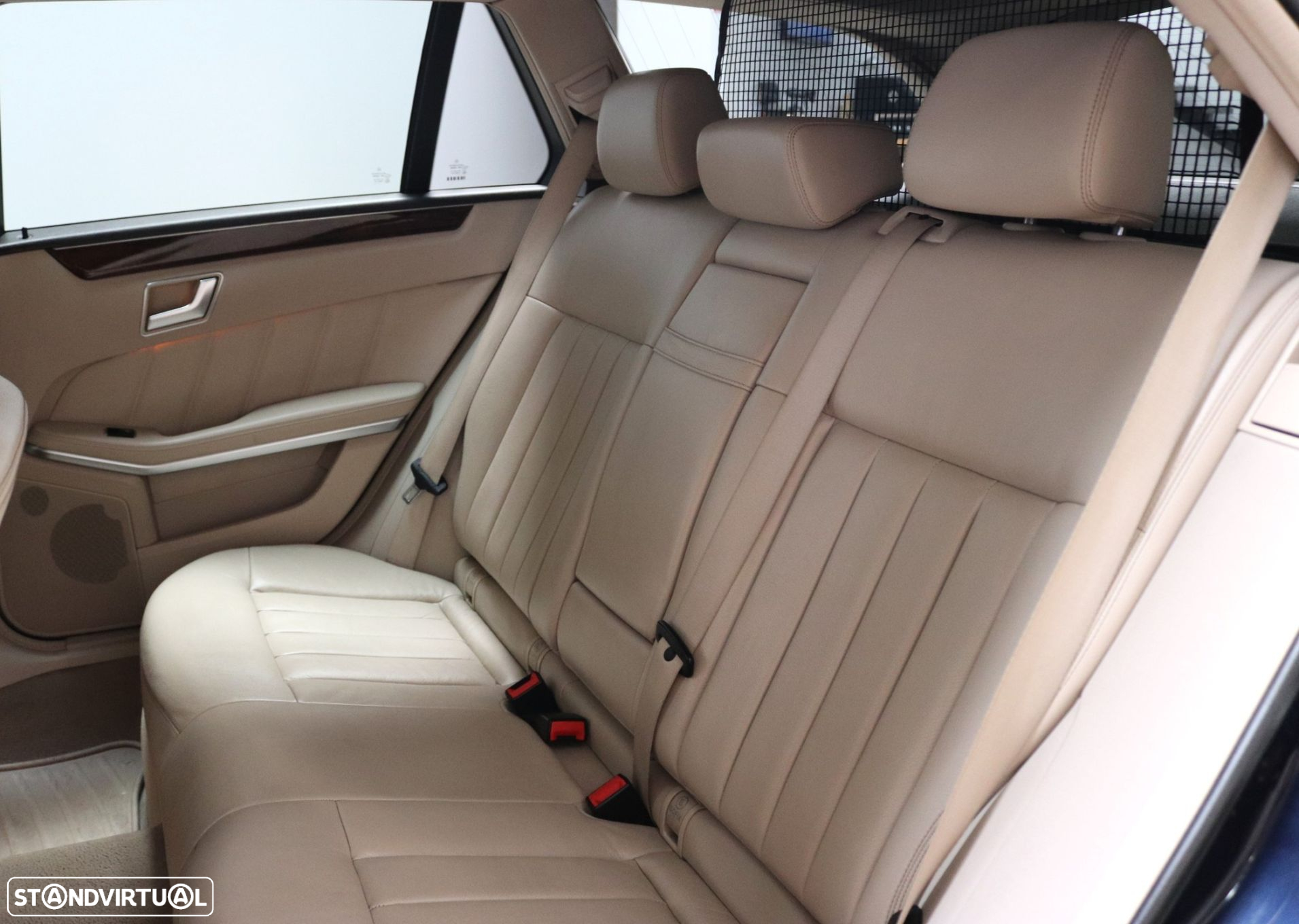 Mercedes-Benz E 300 Bluetec Hybrid Avantgarde - 38