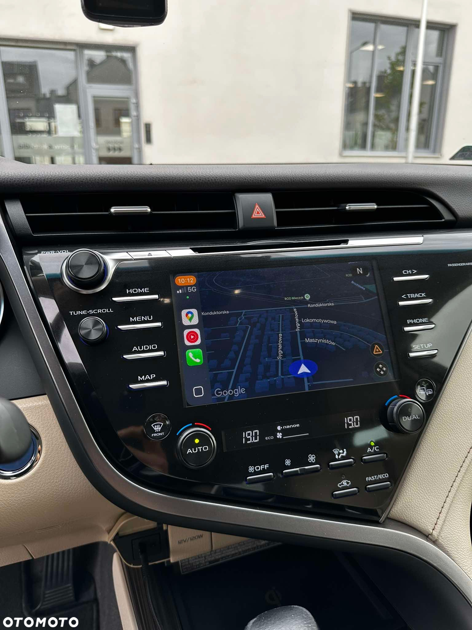 Toyota Camry 2.5 Hybrid Executive CVT - 9