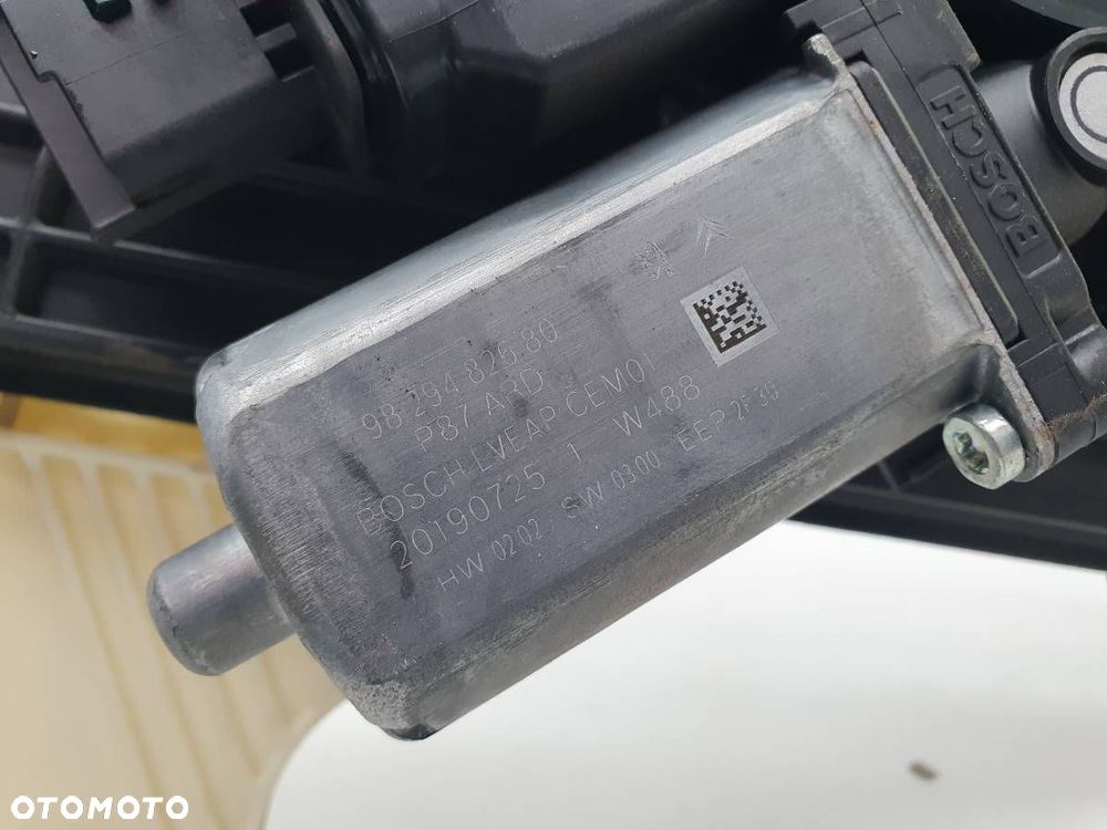 PODNOŚNIK SZYBY TYŁ PRAWY 9830388980 PEUGEOT 5008 II 2019 EUROPA - 4