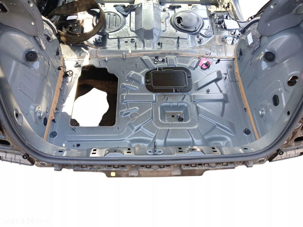 PAS TYLNY WANNA RENAULT CAPTUR II LAK: TEGNE (19-24) - 4