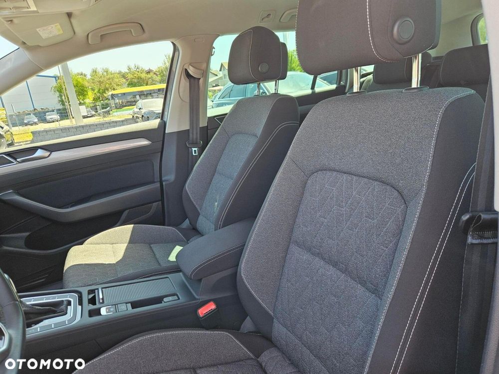 Volkswagen Passat - 11