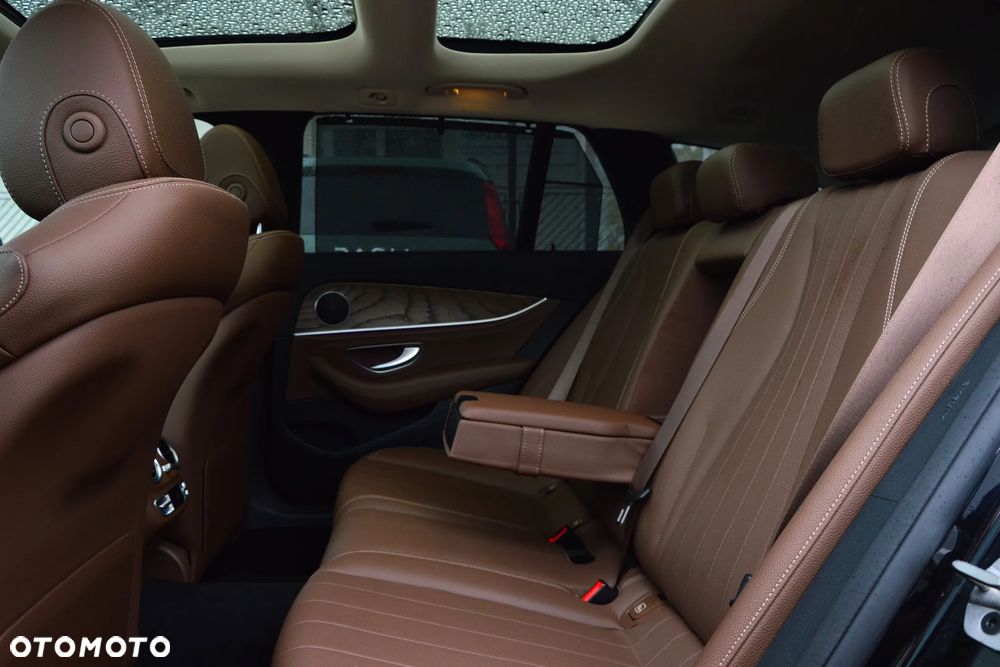 Mercedes-Benz Klasa E 300 9G-TRONIC AMG Line - 13
