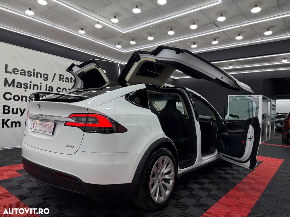 Tesla Model X - 10