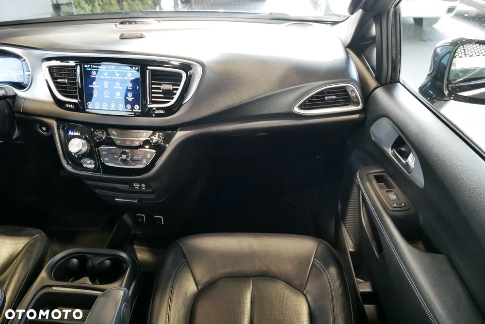 Chrysler Pacifica - 13