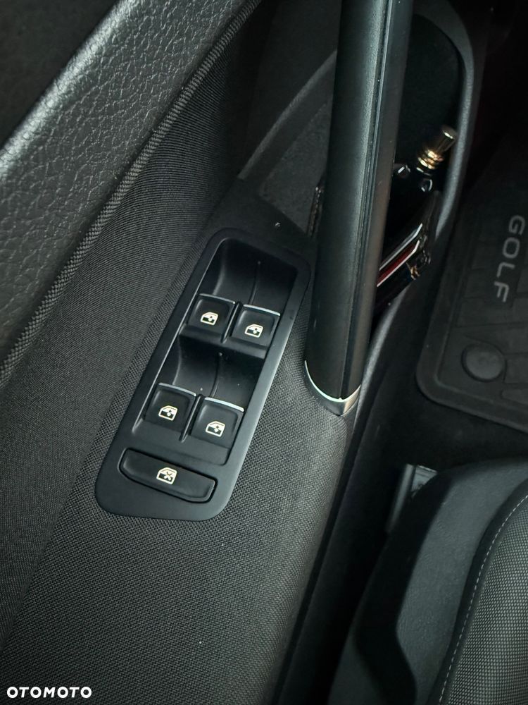 Volkswagen Golf 2.0 BlueTDI DSG Highline - 12