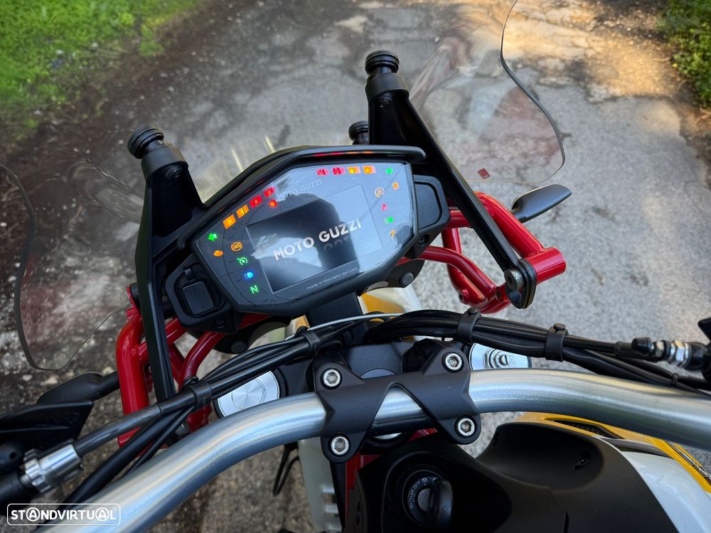 Moto Guzzi V85 TT - 24