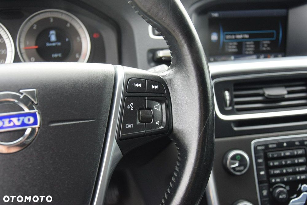 Volvo V60 D4 Momentum - 36