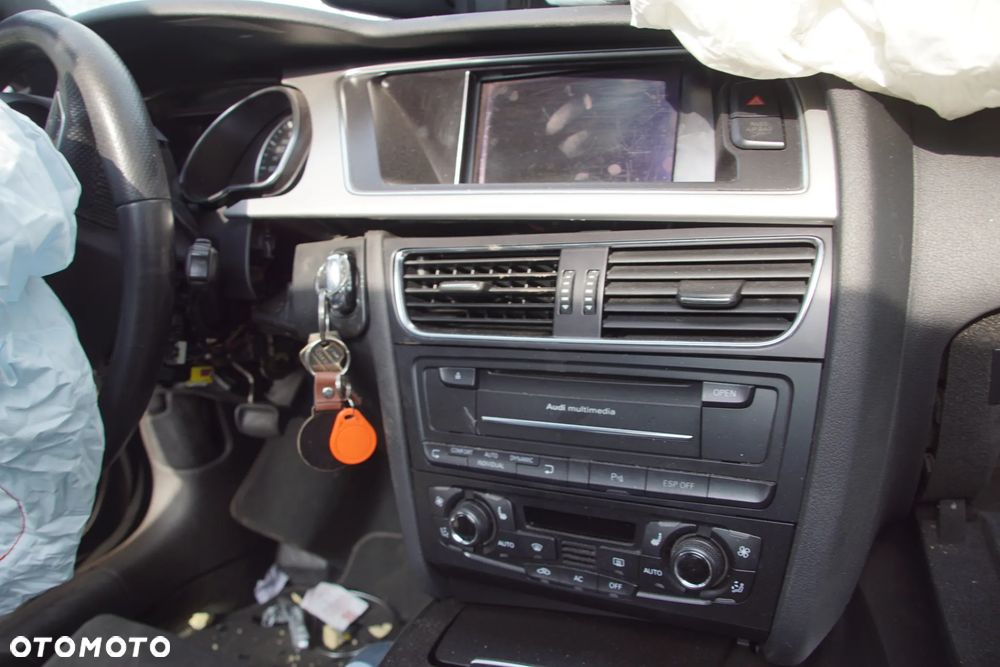 Auto na części - Audi A5 I 8T 3.0 TDI 239 KM CCWA LMK LY9C 2009R Silnik Skrzynia Drzwi Błotnik Klapa Zderzak Lampa Lusterko Klamka Szyba Deska Kokpit Sterownik Moduł Czujnik Licznik Wyświetlacz Panel Kierownica - 12